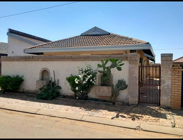 3 BEDROOM HOUSE FOR SALE IN PROTEA GLEN